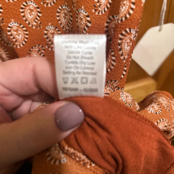 Chic Rust Patterned Blouse - Picture 6 of 7